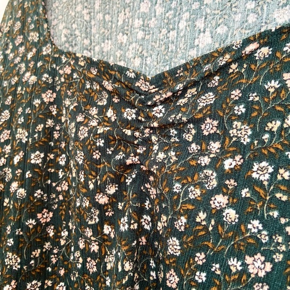 Loft Floral Long Sleeve - Picture 3 of 3